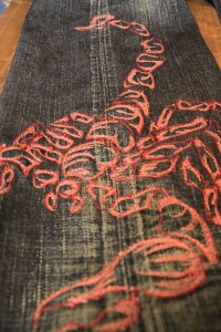 サソリの刺繍